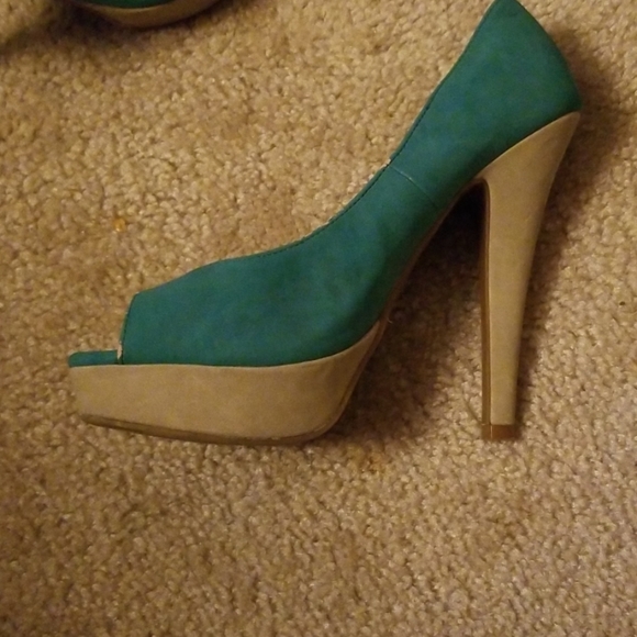 Teal and Tan Stilletos - Picture 3 of 3